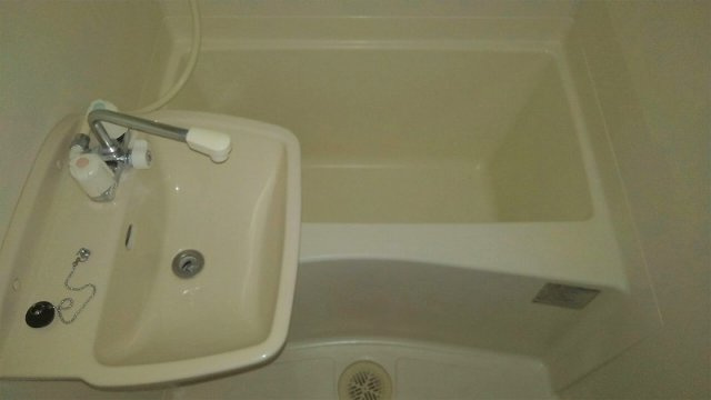 レオパレスオリザ田無の浴室|お風呂で日々の疲れを落としましょう