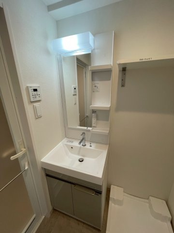 西東京市保谷町３丁目の賃貸マンションの独立洗面台|朝の身支度には欠かせない独立洗面化粧台