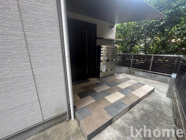 クリエオーレ鳥飼野々のエントランス|落ち着いたエントランスです