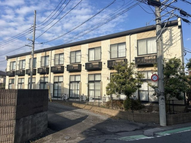 レオパレスピーヌスの外観|落ち着いた雰囲気の外観です