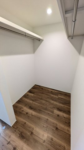 新座市野火止5丁目戸建の収納|2階洋室7帖　ウォークインクローゼット