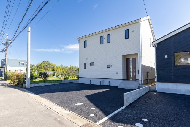 亀山市太岡寺町《2号棟》の外観