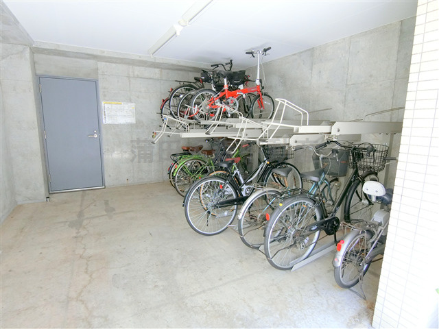 カーサ　ビオラのその他共用部分|屋根付きラック式の駐輪場　空き状況等詳細はお問合せください。