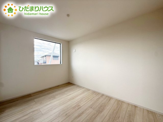 ひたちなか市東石川1期　新築戸建の寝室|広めの主寝室は、ベッドの他にもパソコンデスクやドレッサーなども置けちゃいます(*^-^*)