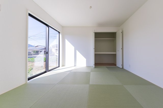 亀山市太岡寺町《1号棟》の和室