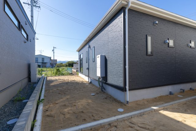 亀山市太岡寺町《1号棟》の庭