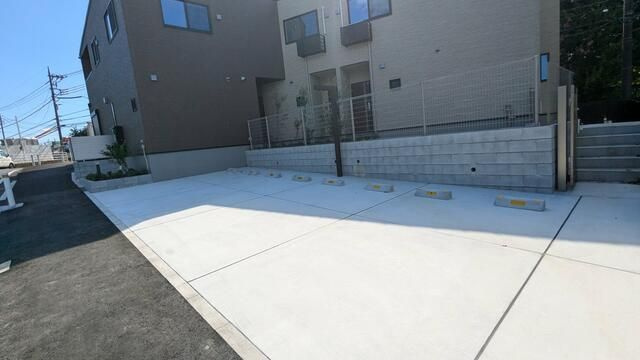 アルン都筑の駐車場