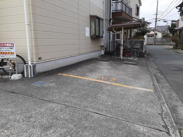 ハイツ渚の駐車場