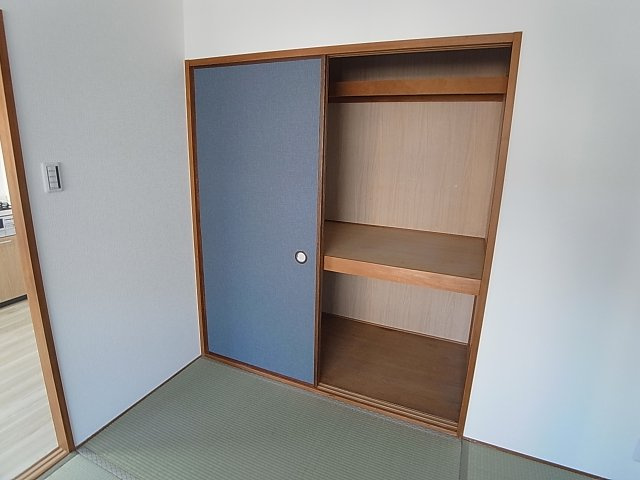 KUSABAマンションの収納|奥行きのある収納スペース