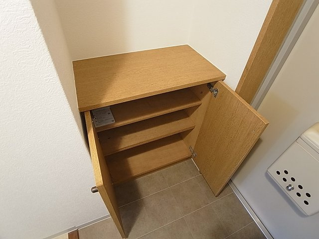 KUSABAマンションの玄関|玄関にはシューズボックス付き