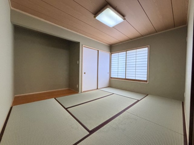 【和室】 | 片倉町戸建 | 和室には収納・板の間付