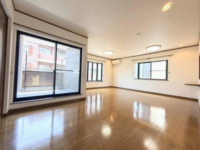 【居間・リビング】 | 片倉町戸建 | ひろびろとした17帖のLDK