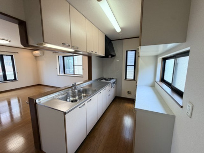 【キッチン】 | 片倉町戸建 | 人気の対面カウンター型のシステムキッチン