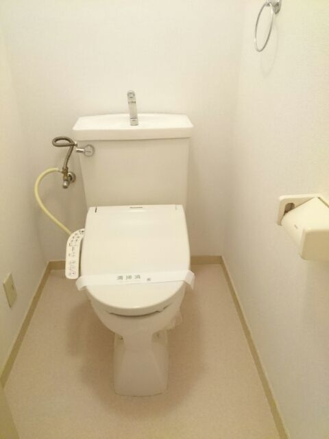 海老名市東柏ケ谷３丁目の賃貸マンションのトイレ