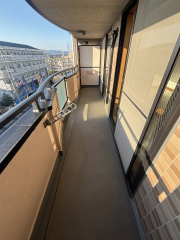 タッチ塚口のバルコニー