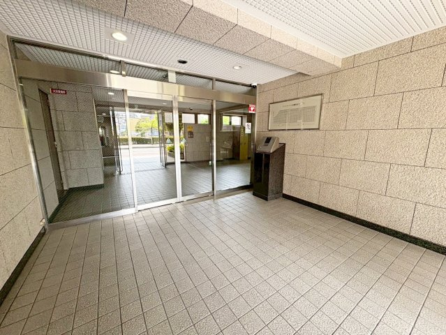 ファミールハイツ京都伏見ステージIのエントランス