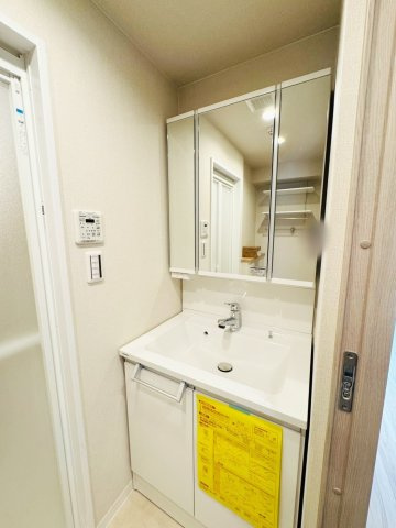 ファミールハイツ京都伏見ステージIの独立洗面台