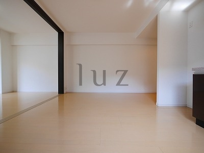 フェニックス新横濱参番館の居間・リビング
