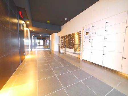フェニックス新横濱参番館のエントランス