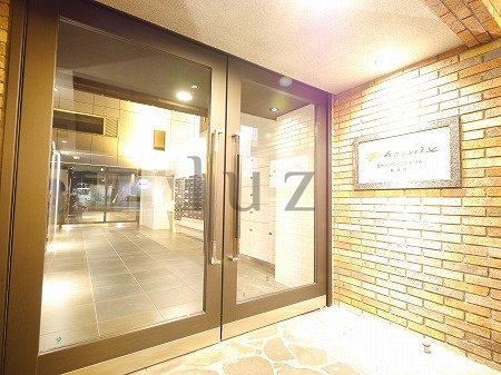フェニックス新横濱参番館のエントランス
