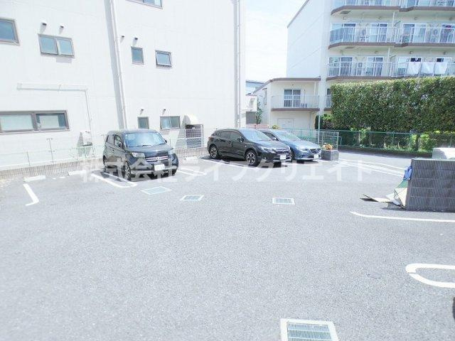 ミルトハウスの駐車場