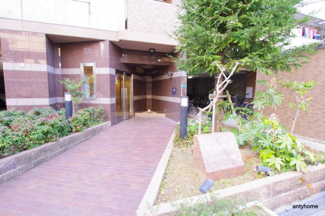 ヴィヴァーチェ2番館　仲介手数料無料のエントランス