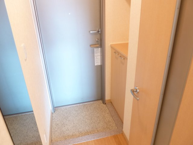 アセントワイ津田沼の玄関|シューズボックスがあり玄関は広く使えますよ