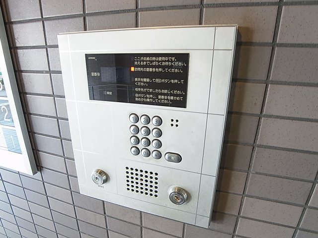 エスポワールダイエイのセキュリティ|モニターフォンで顔が分かるオートロックを完備