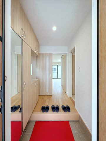西区己斐上5丁目 No.Aの玄関|明るい玄関ホール☆

