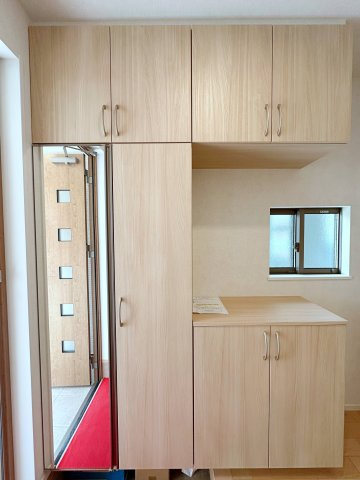 西区己斐上5丁目 No.Aの収納|姿見付きシューズボックスは大容量の為、靴もたくさん収納が可能です♪