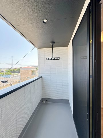 西区己斐上3丁目 No.2のバルコニー|インナーバルコニー☆
しっかり屋根もあるため天気の変化も安心です！