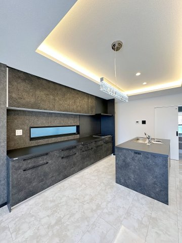 西区己斐上3丁目 No.2のキッチン|使い安さ◎のⅡ型キッチン☆
キッチン周りが回遊でき、ダイニングを横並びにすることで配膳や片付けも非常に楽になります♪