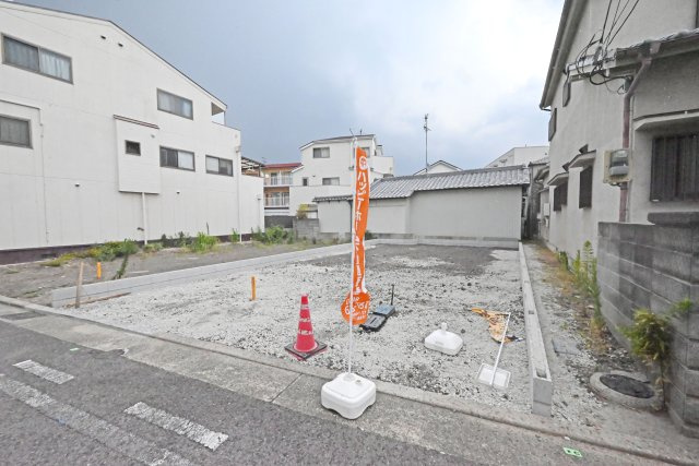 テラシエ西難波町2丁目新築一戸建て│4LDK+駐車2台可の外観|外観写真です。
JR東海道本線「立花」駅徒歩20分×阪神本線「出屋敷」駅徒歩15分で2沿線利用可能です。