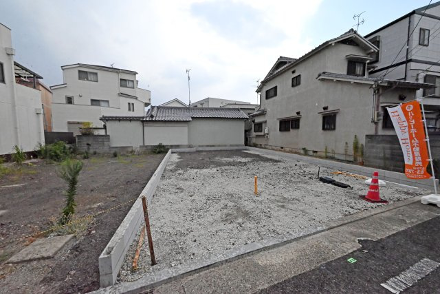 テラシエ西難波町2丁目新築一戸建て│4LDK+駐車2台可の外観|外観写真です。
スーパー徒歩2分!生活に便利な施設が徒歩圏内に充実しています。