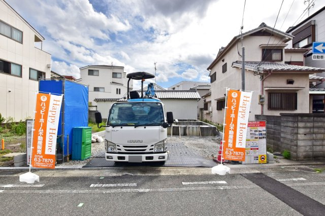 テラシエ西難波町2丁目新築一戸建て│4LDK+駐車2台可の外観|外観写真です。
スーパー徒歩2分!生活に便利な施設が徒歩圏内に充実しています。