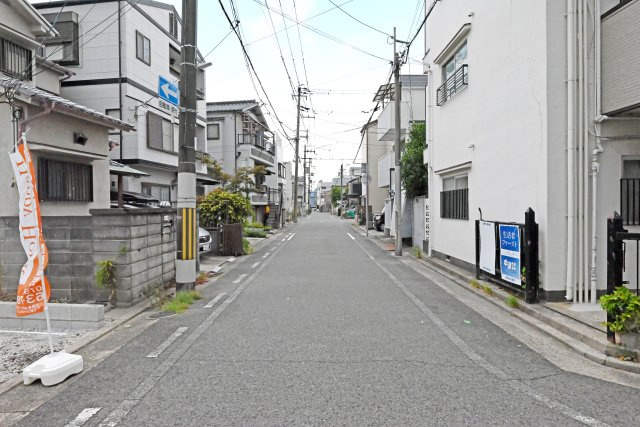 テラシエ西難波町2丁目新築一戸建て│4LDK+駐車2台可の前面道路含む現地写真|現地北側から撮影した写真です。前面道路は西側6.0ｍ公道です。