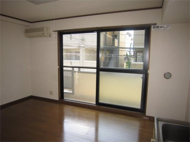 川崎市多摩区菅稲田堤１丁目の賃貸マンションの居間・リビング