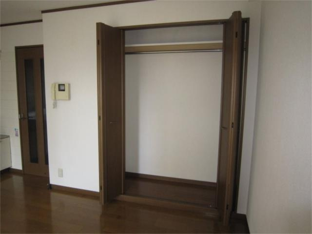 川崎市多摩区菅稲田堤１丁目の賃貸マンションの収納