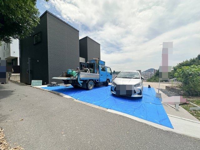 安芸郡府中町宮の町3丁目 No.3の駐車場|車は庭スペースも合わせて4台以上駐車可能☆
広い駐車スペースは来客時なども安心です♪