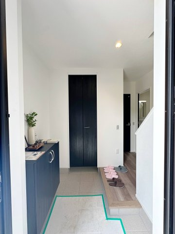 安芸郡府中町宮の町3丁目 No.3の玄関|広々とした玄関ホール☆
