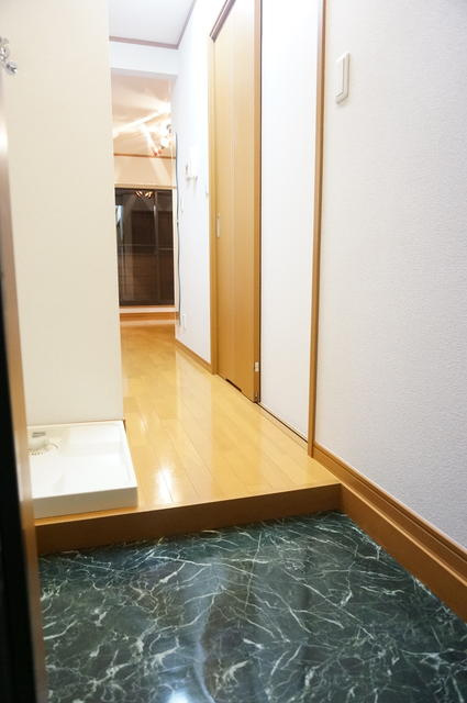 稲城市矢野口のアパートの玄関