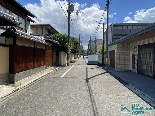 小山西花池町 「京町家」連棟3戸1の前面道路含む現地写真