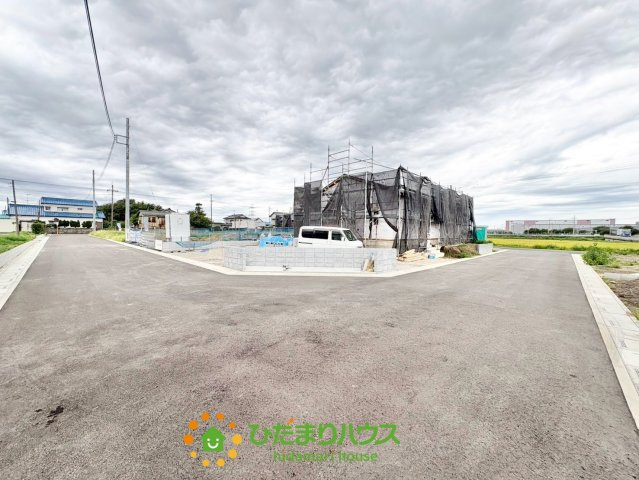 幸手市神扇第1　新築一戸建て　03　クレイドルガーデンの前面道路含む現地写真|2026年8月3日　撮影