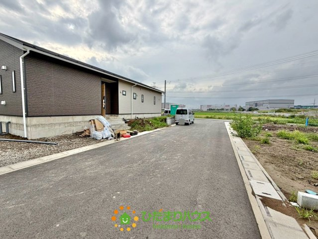 幸手市神扇第1　新築一戸建て　03　クレイドルガーデンの前面道路含む現地写真|2026/09/15　撮影
