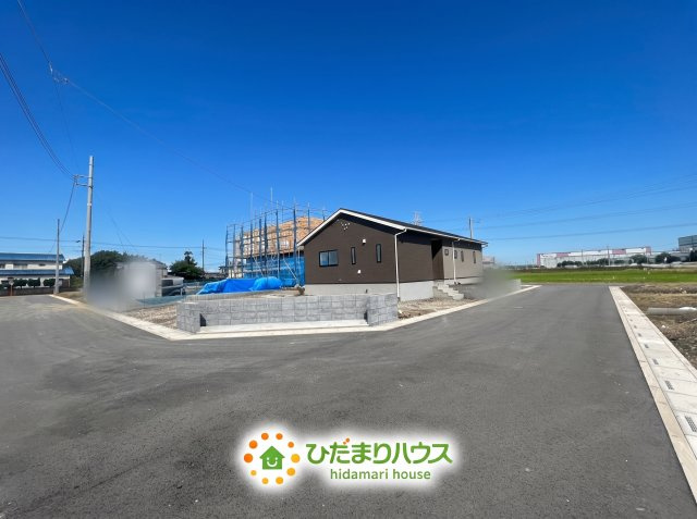 幸手市神扇第1　新築一戸建て　03　クレイドルガーデンの前面道路含む現地写真