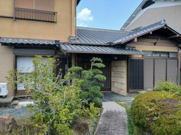 宇治市広野町桐生谷の玄関