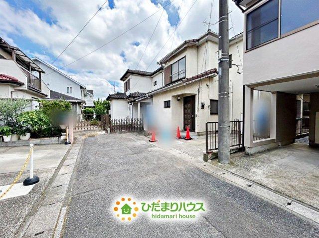 久喜市鷲宮6丁目　中古一戸建ての前面道路含む現地写真