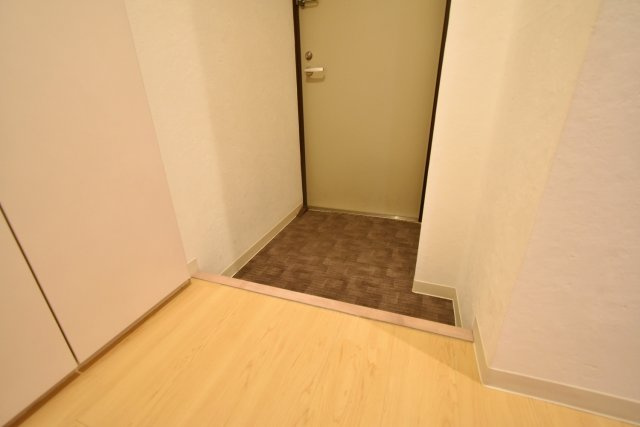 甲子園東行マンションの玄関