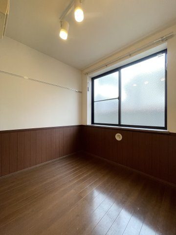 中野区本町１丁目のアパートの居間・リビング