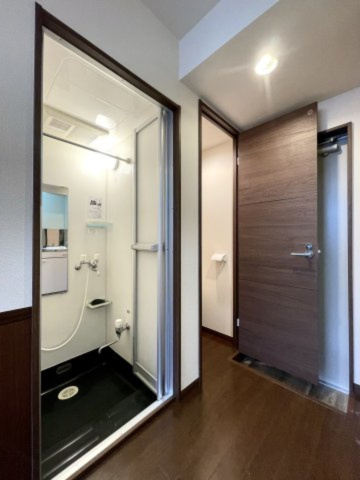 中野区本町１丁目のアパートの玄関
